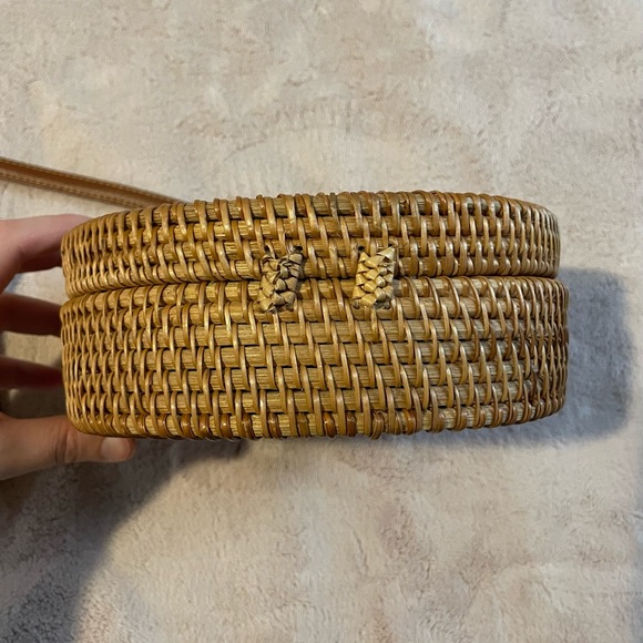Rattan crossbody round bag - Picture 7 of 7